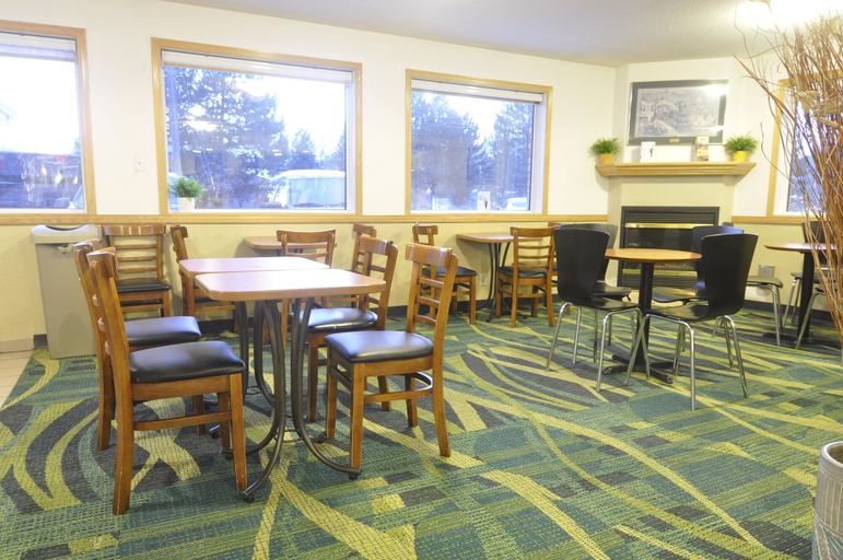 Food & Drinks 4, Super 8 by Wyndham Revelstoke BC, Columbia-Shuswap