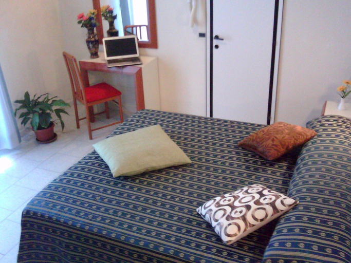 Bedroom 2, Hotel Melita, Rimini