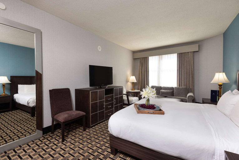 Bedroom 2, Inn at the Colonnade Baltimore - a DoubleTree by Hilton, Baltimore