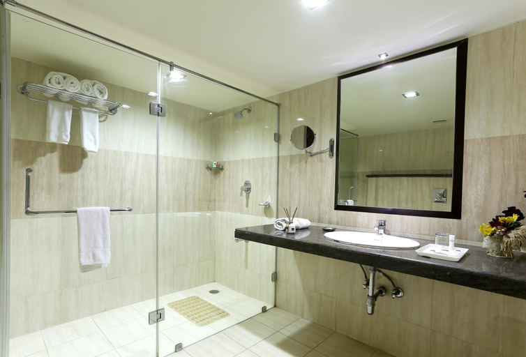 Bathroom 5, Best Western Plus Ramachandra, Visakhapatnam