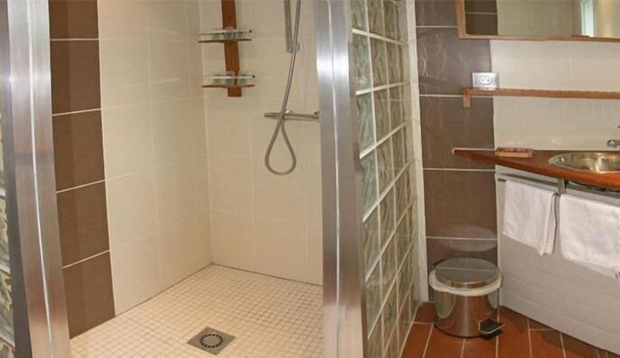 Bathroom, Chambre d'hôtes Le Clos des Romarins, Charente-Maritime