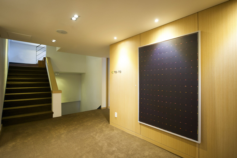 Others 5, New Oriental Hotel, Jung