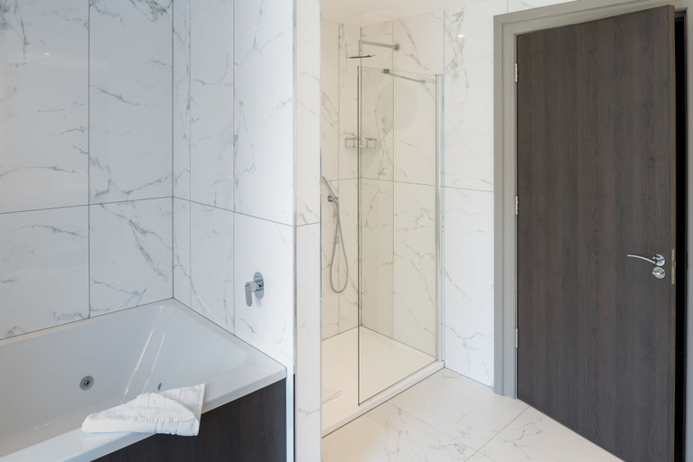 Bathroom 4, Dalmeny Park House Hotel, East Renfrewshire