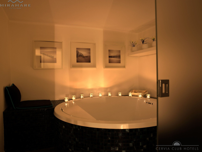 Bathroom 5, Hotel Miramare, Ravenna