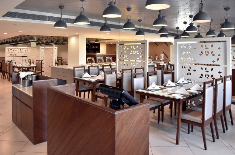 Food & Drinks 4, Manish Aura Grand, Vadodara