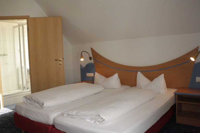 Bedroom 2, Hotel Restaurant Waldhorn, Bodenseekreis