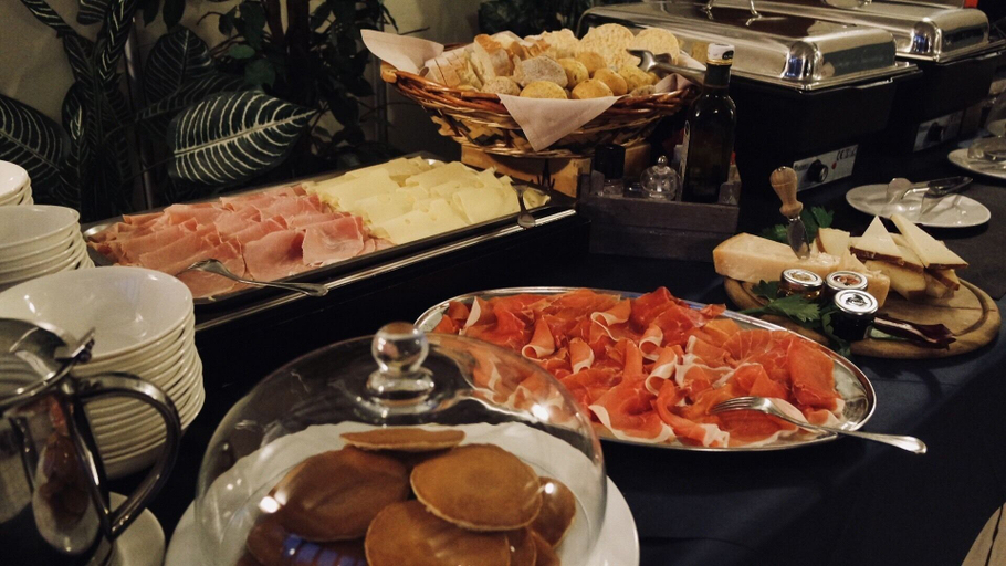 Food & Drinks 5, Albergo della Roccia, Parma