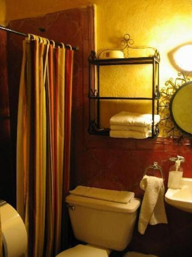 Bathroom 3, Posada Belen Museo Inn, ZONA 1