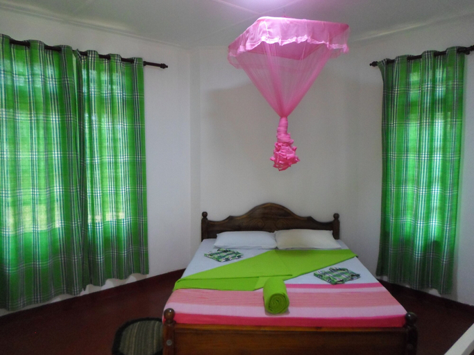 Bedroom 2, Green Lantern Inn, Ella