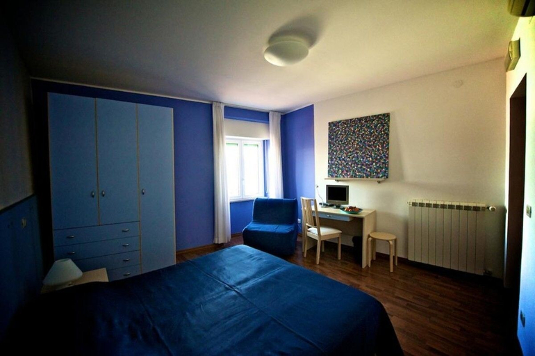 Bedroom 3, Hotel La Bussola, Trieste