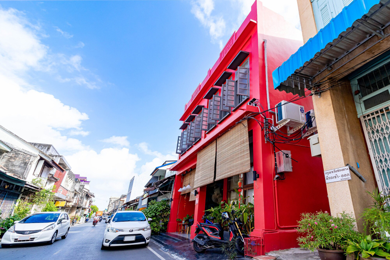 Exterior & Views