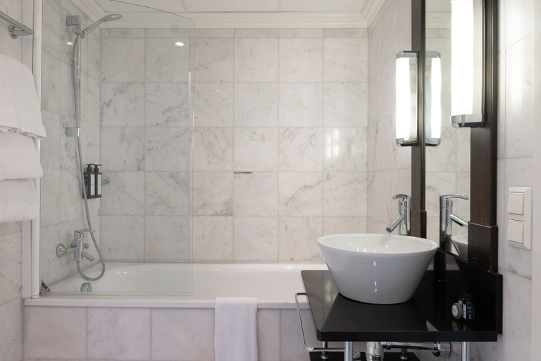 Bathroom 5, Elite Palace Hotel, Solna