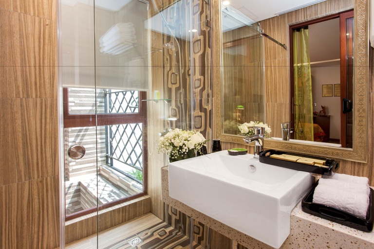 Bathroom 4, Hanoi Golden Holiday Hotel, Hoàn Kiếm