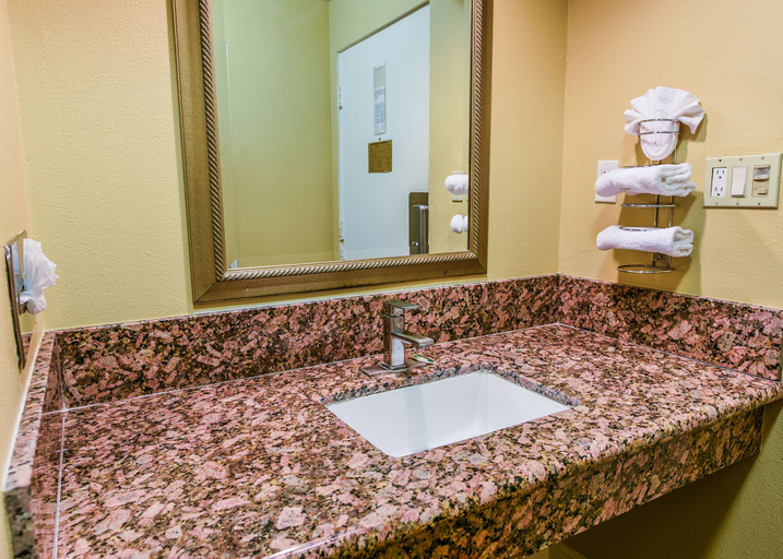 Bathroom 5, Vagabond Inn Long Beach, Los Angeles