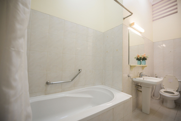Bathroom 5, City View Apartment, Phnom Penh