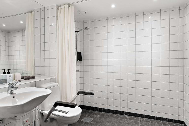 Bathroom 4, Landvetter Airport Hotel, BW Premier Collection, Härryda