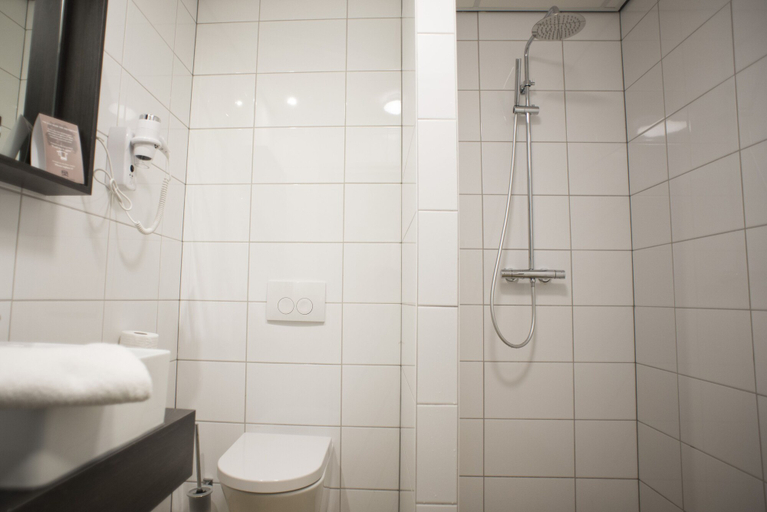 Bathroom 5, City Hotel De Jonge, Assen
