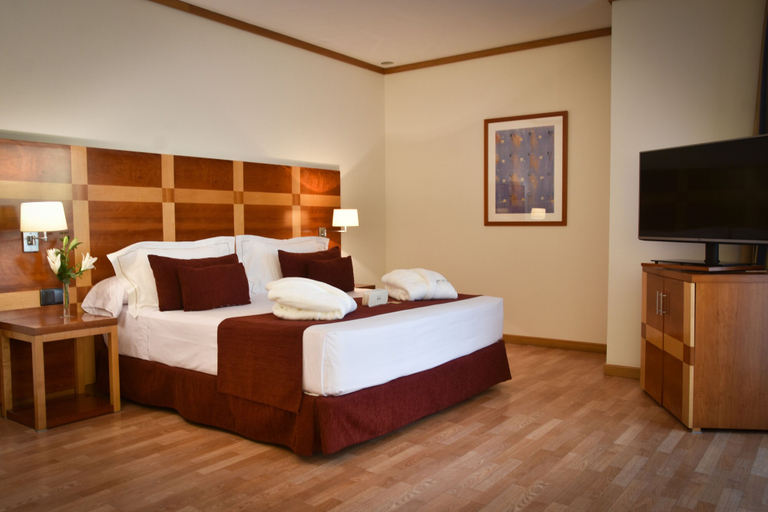 Bedroom 2, Senator Parque Central Hotel, Valencia