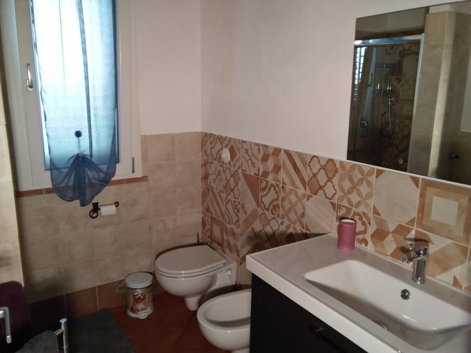 Bathroom 4, IL Poggio, Pisa