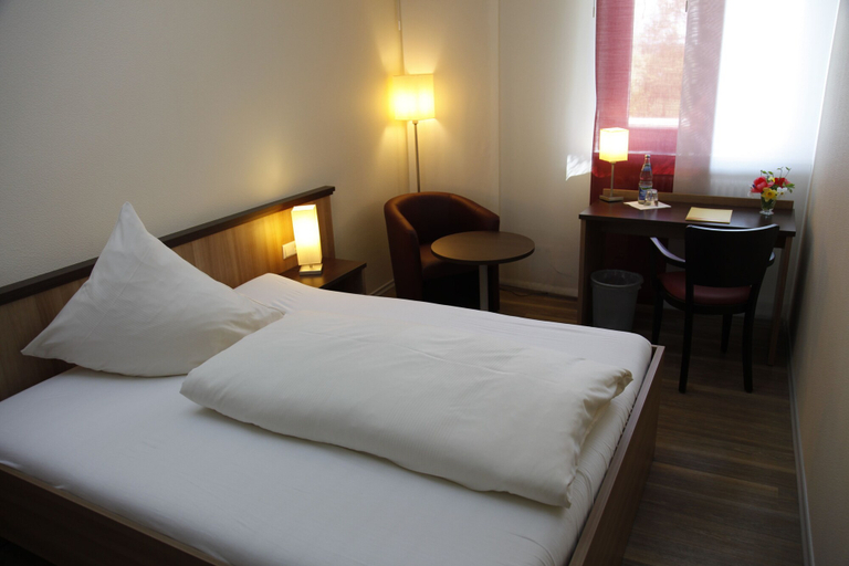 Bedroom 3, Tagungshaus Regina Pacis, Ravensburg