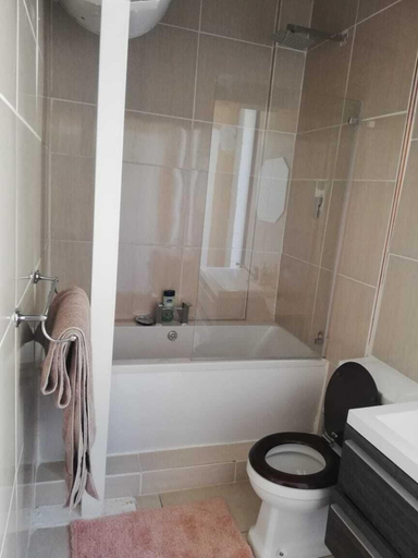 Bathroom 3, The Advocate Suites