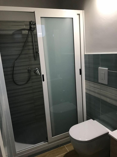 Bathroom 3, Playa Colorada, Latina