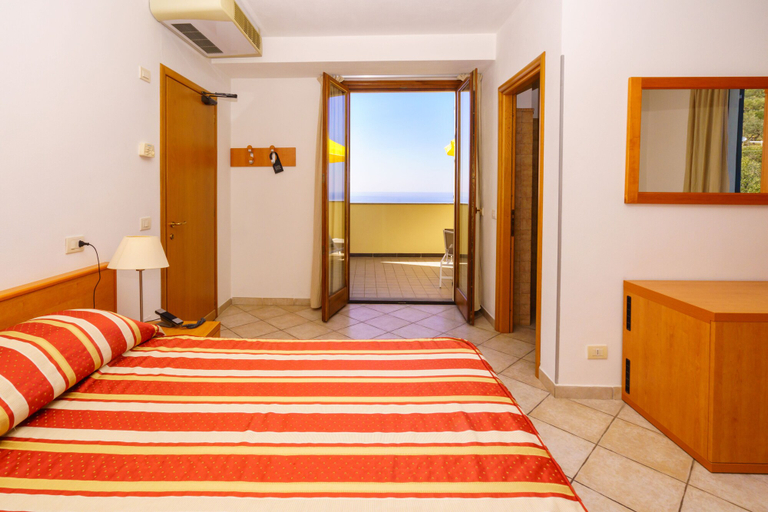 Bedroom 3, Luna di Marzo, La Spezia