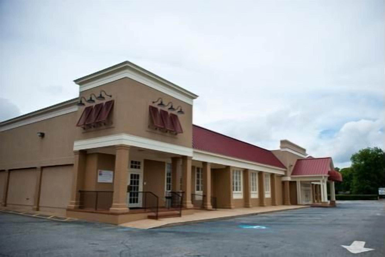Exterior & Views 2, Merry Acres Inn, Dougherty