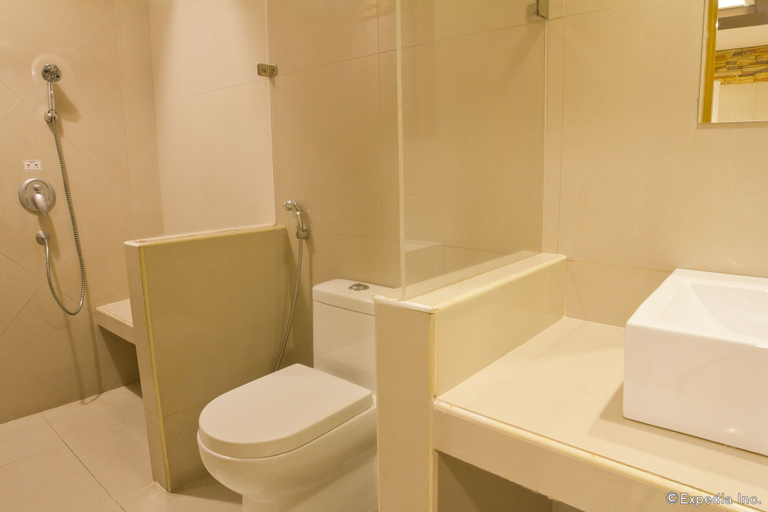 Bathroom 4, Victoria Court Las Piñas, Las Piñas