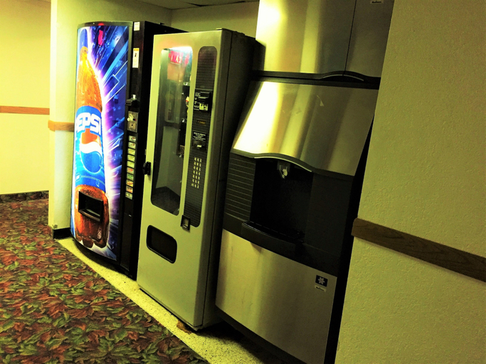 Food & Drinks 5, Travelodge by Wyndham Redwood Falls, Redwood