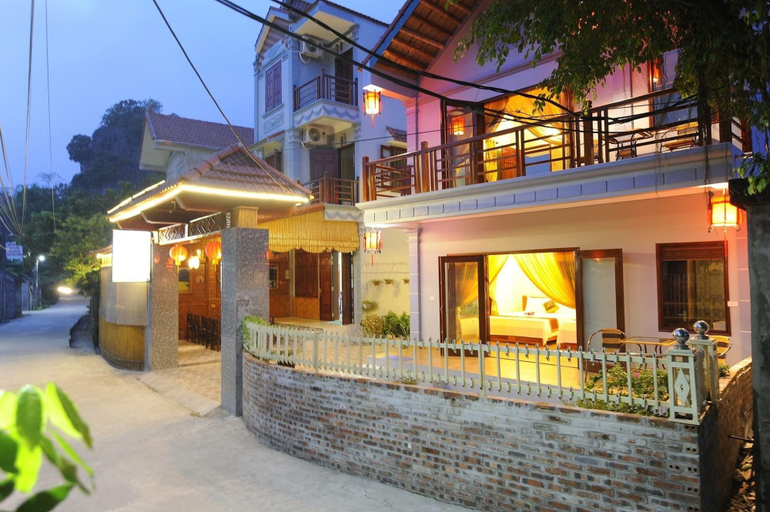 Exterior & Views