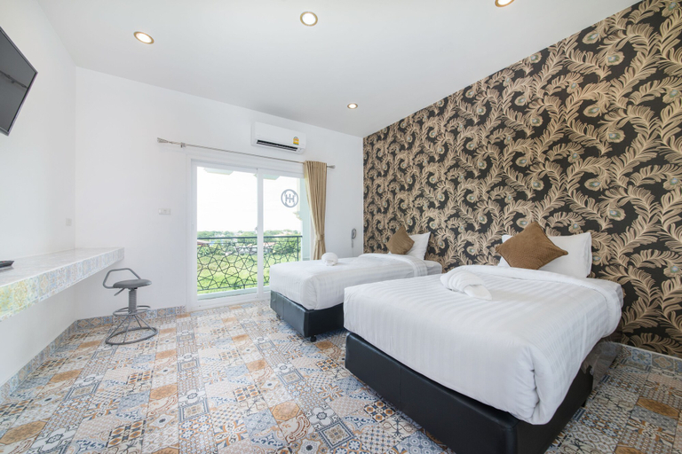 Bedroom 4, Oasis Hiso Hotel, Muang Lop Buri