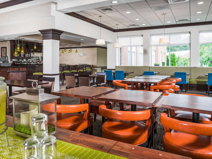 Food & Drinks 5, Hilton Garden Inn Hampton Coliseum Central, Hampton