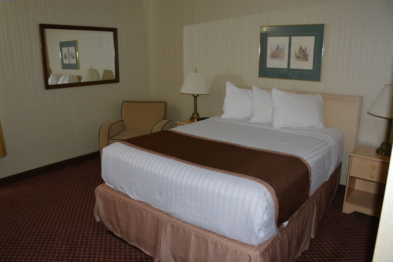 Bedroom 3, Travelodge by Wyndham Lethbridge, Division No. 2