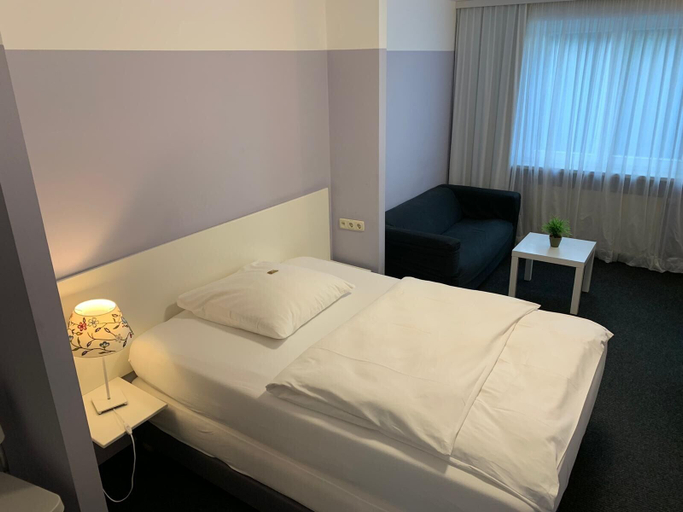 Bedroom 2, Hotel U Mulheim Free Parking Highspeed WiFi, Mülheim an der Ruhr