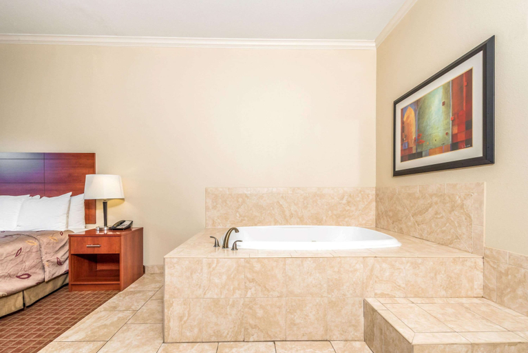 Bathroom 4, Ramada by Wyndham College Station, Brazos