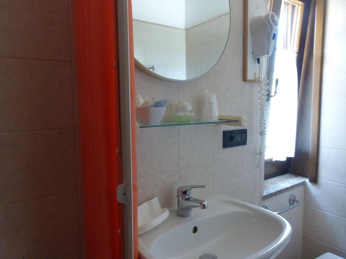 Bathroom 5, Al Casolare, Ancona