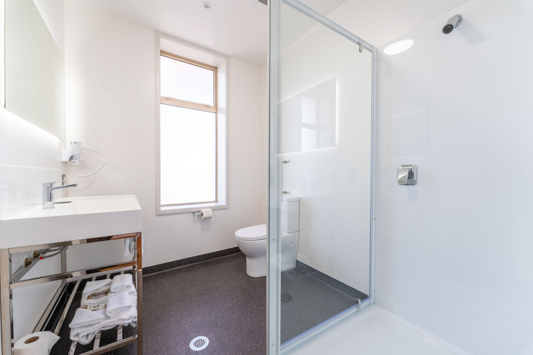 Bathroom 4, The Grosvenor, Timaru