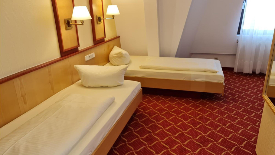 Bedroom 4, Montana Hotel Nürnberg-West, Fürth