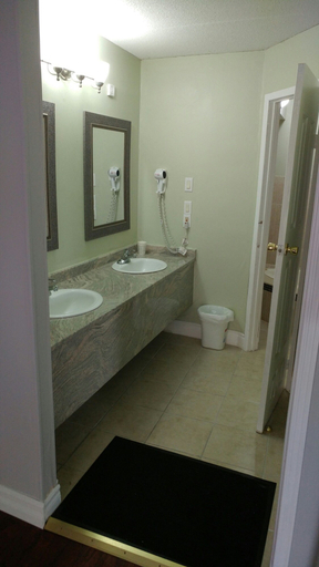 Bathroom 4, Super 8 By Wyndham Cambridge/Kitchener/Waterloo Ar, Waterloo