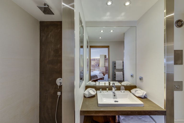 Bathroom 4, Chalet Hôtel du Fornet, Savoie
