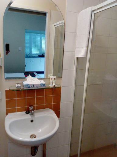 Bathroom 3, Brisbane Street Studios, Annerley