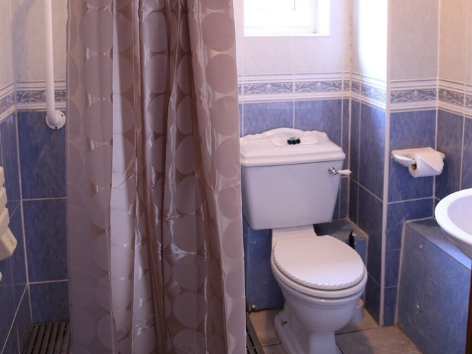 Bathroom 4, Twin Lions Hotel, Edinburgh