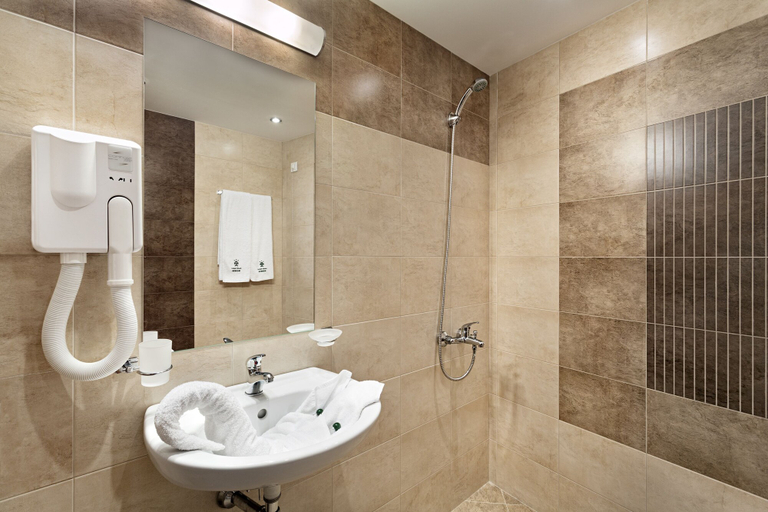 Bathroom 5, Park - Hotel Moskva, Stolichna