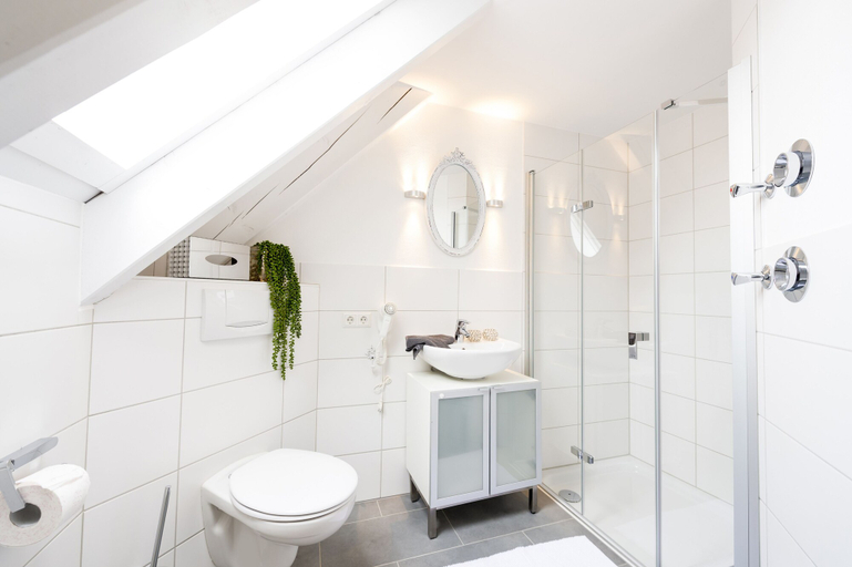 Bathroom 5, Postsattler City Apartments, Zollernalbkreis