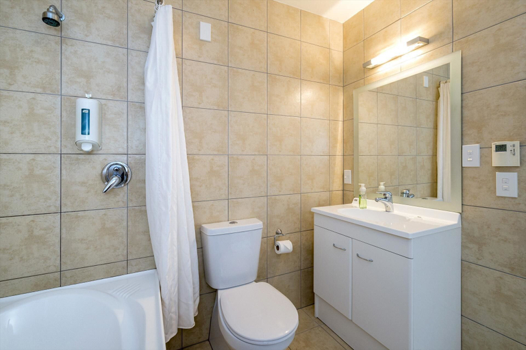 Bathroom 4, Finns, Kapiti Coast