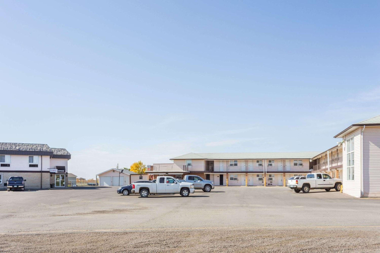 Exterior & Views, Moosejaw Inn, Division No. 7
