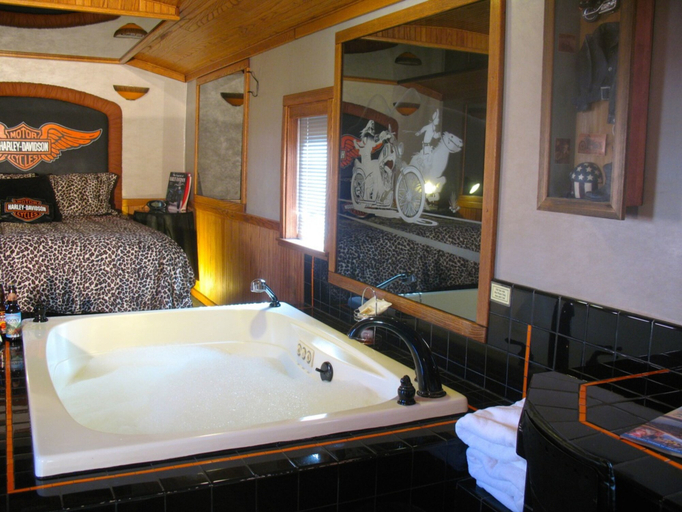 Bathroom 4, Featherbed Railroad B&B Resort, Lake