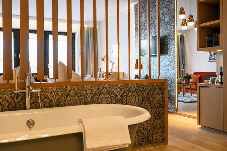 Bathroom 5, Das Traunsee, Gmunden