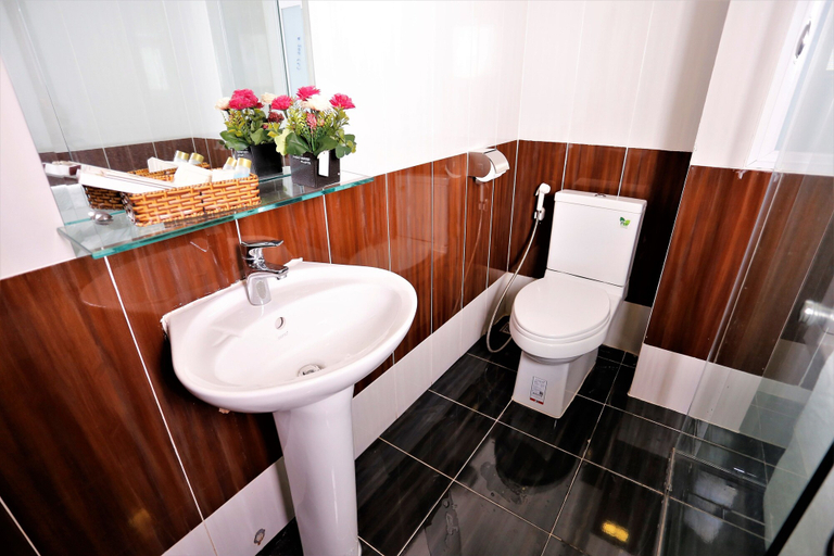 Bathroom 5, MekongView 2 CondoTel, Ruessei Kaev